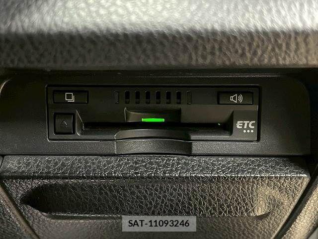 Toyota NOAH HYBRID 2019-08 1610063-11