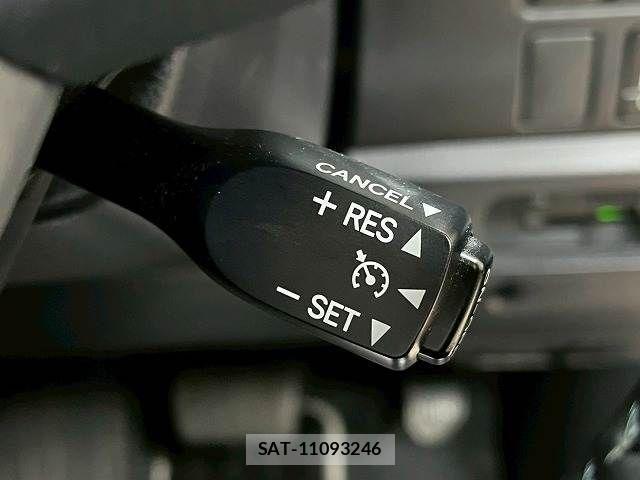 Toyota NOAH HYBRID 2019-08 1610063-6