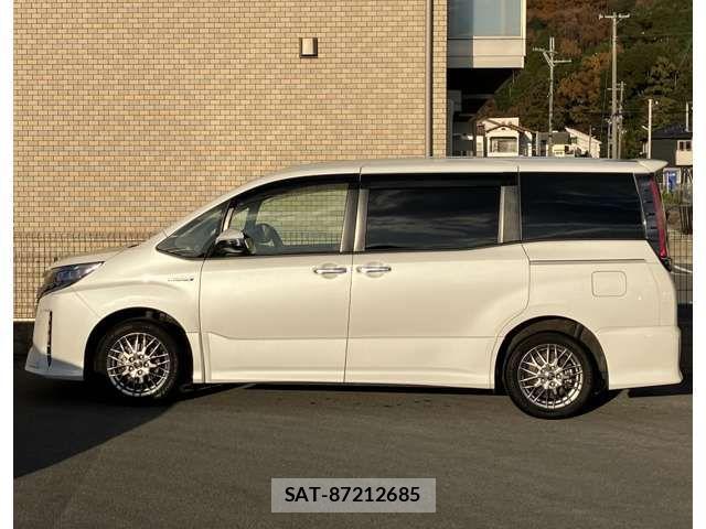 Toyota NOAH HYBRID 2019-09 1626367-11