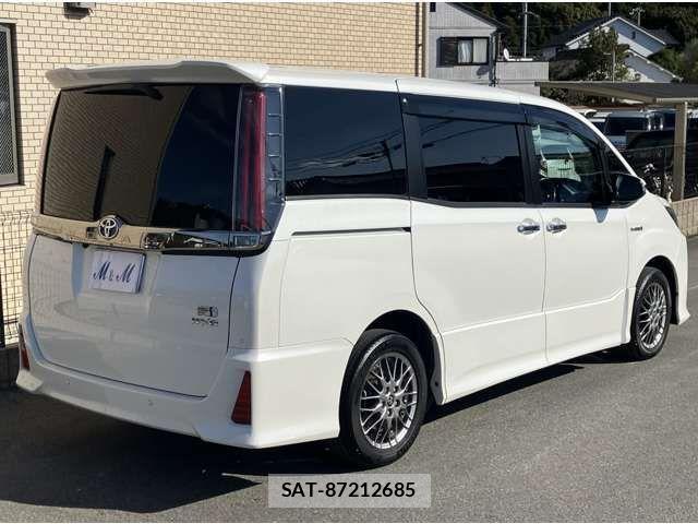 Toyota NOAH HYBRID 2019-09 1626367-13