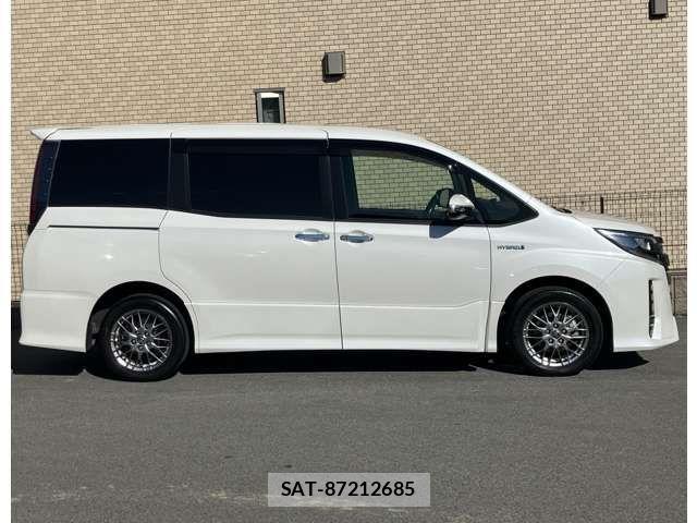 Toyota NOAH HYBRID 2019-09 1626367-14