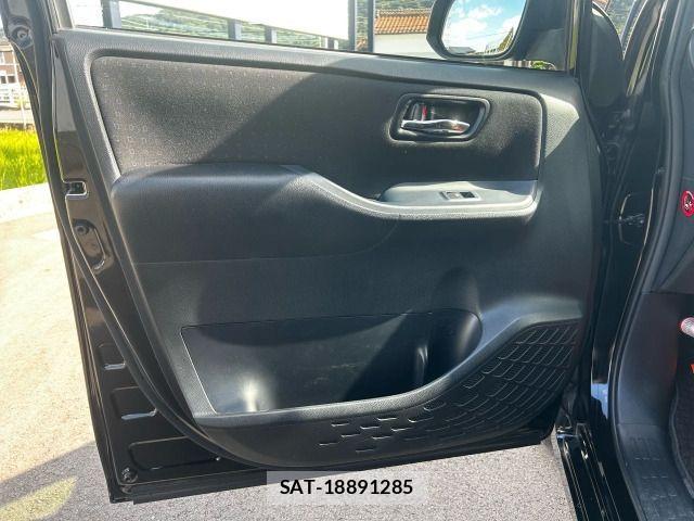 Toyota NOAH HYBRID 2015-07 1827547-12