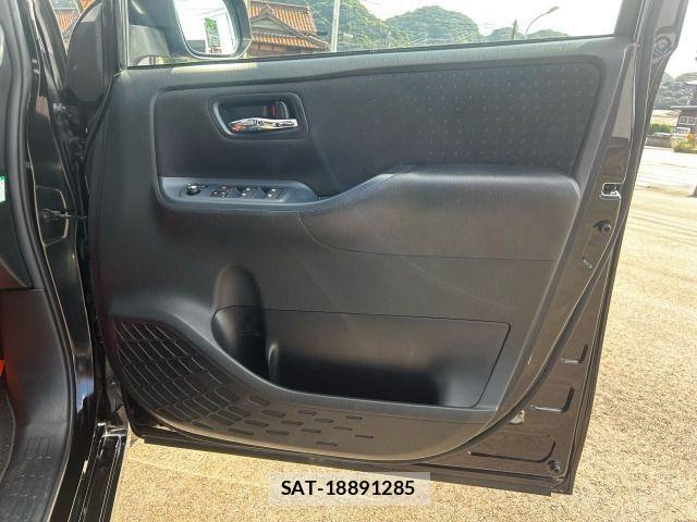 Toyota NOAH HYBRID 2015-07 1827547-13