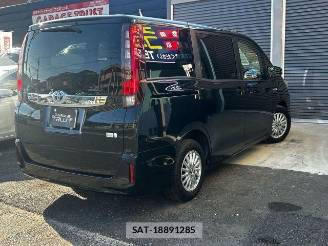 Toyota NOAH HYBRID 2015-07 1827547-2