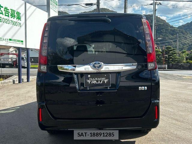 Toyota NOAH HYBRID 2015-07 1827547-7