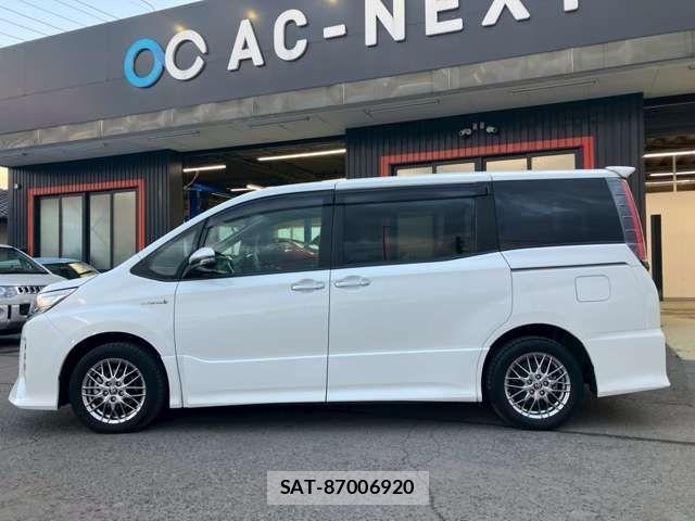 Toyota NOAH HYBRID 2019-03 1827541-9