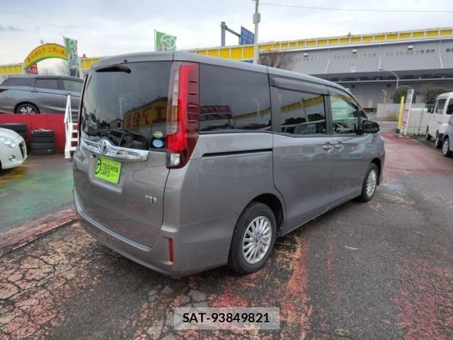 Toyota NOAH HYBRID 2015-04 2003114-10