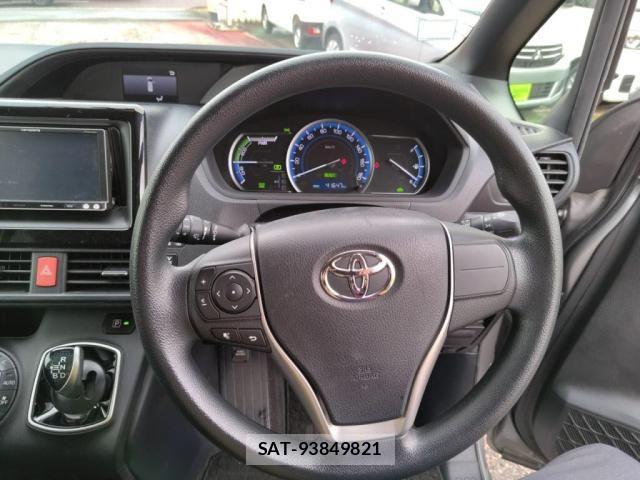 Toyota NOAH HYBRID 2015-04 2003114-13