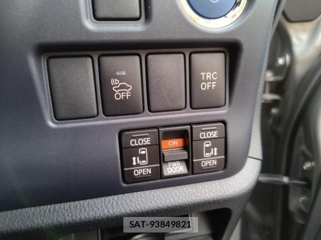 Toyota NOAH HYBRID 2015-04 2003114-15