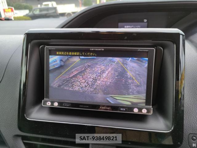 Toyota NOAH HYBRID 2015-04 2003114-17