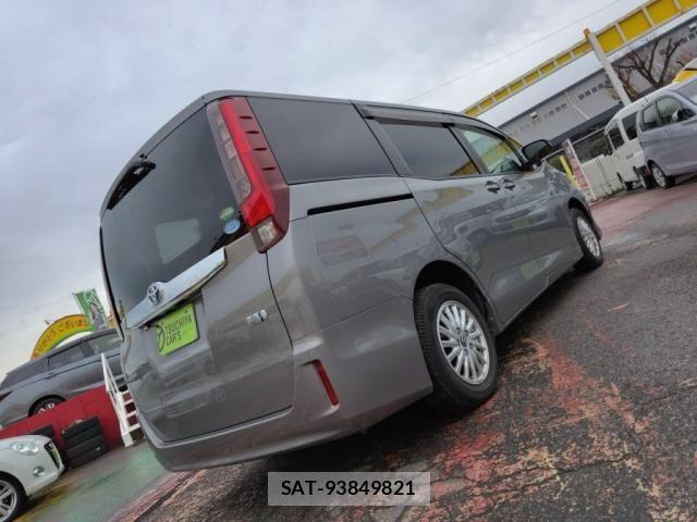 Toyota NOAH HYBRID 2015-04 2003114-25
