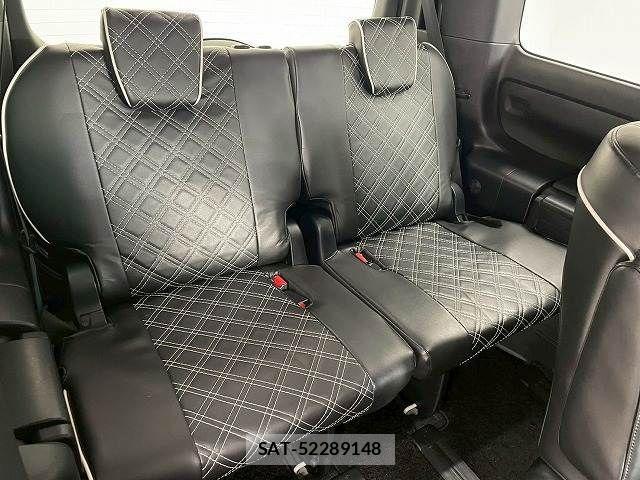 Toyota NOAH HYBRID 2018-01 2083762-12