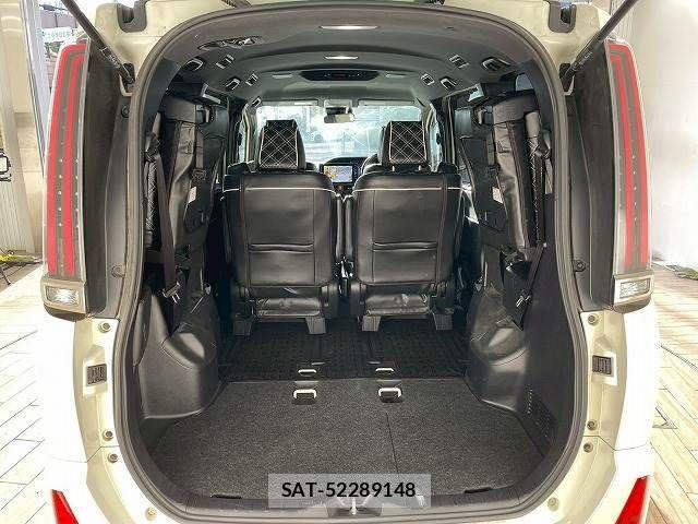 Toyota NOAH HYBRID 2018-01 2083762-13