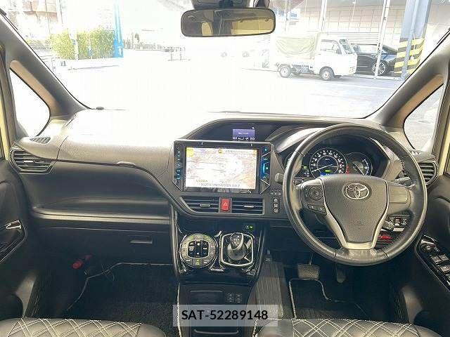 Toyota NOAH HYBRID 2018-01 2083762-2