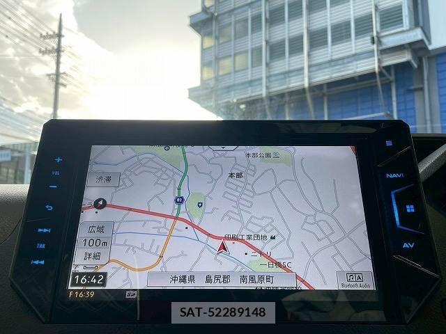 Toyota NOAH HYBRID 2018-01 2083762-3