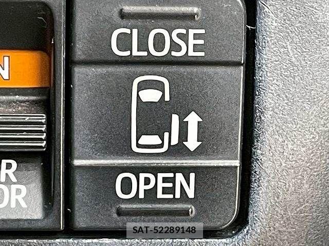 Toyota NOAH HYBRID 2018-01 2083762-5