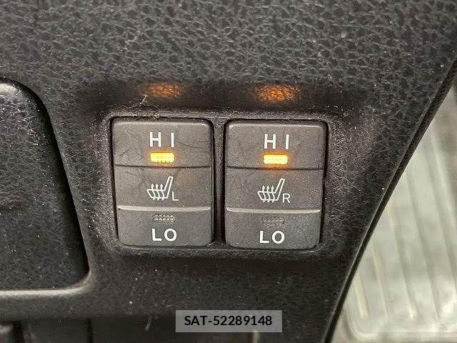 Toyota NOAH HYBRID 2018-01 2083762-8