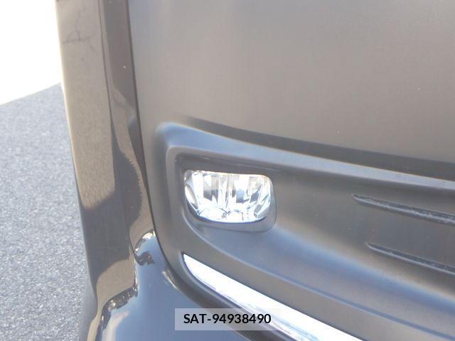 Toyota NOAH HYBRID 2024-02 2083739-9