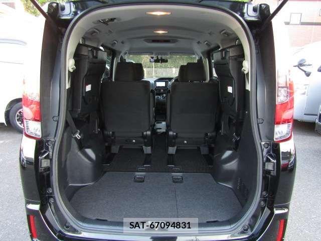 Toyota NOAH HYBRID 2015-06 2100328-9