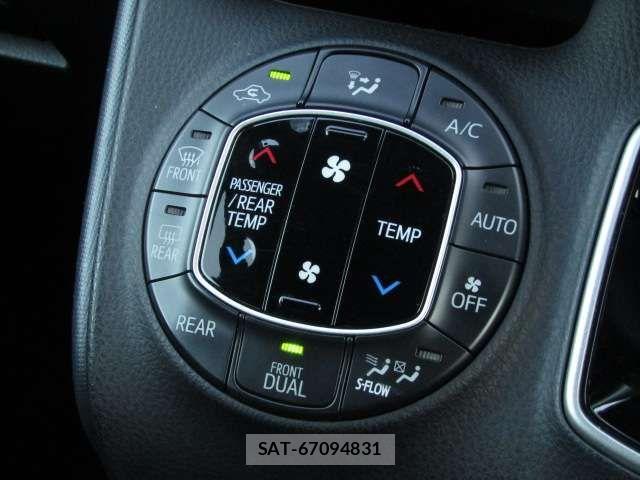Toyota NOAH HYBRID 2015-06 2100328-11