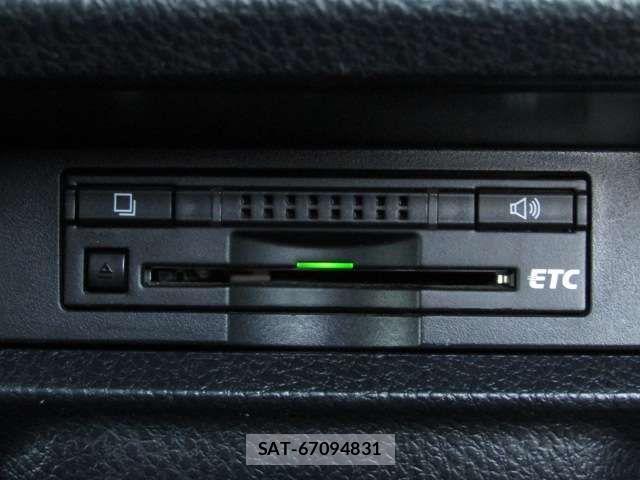 Toyota NOAH HYBRID 2015-06 2100328-12