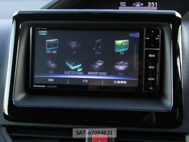 Toyota NOAH HYBRID 2015-06 2100328-1