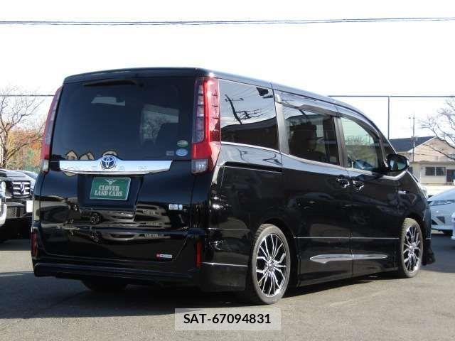 Toyota NOAH HYBRID 2015-06 2100328-5