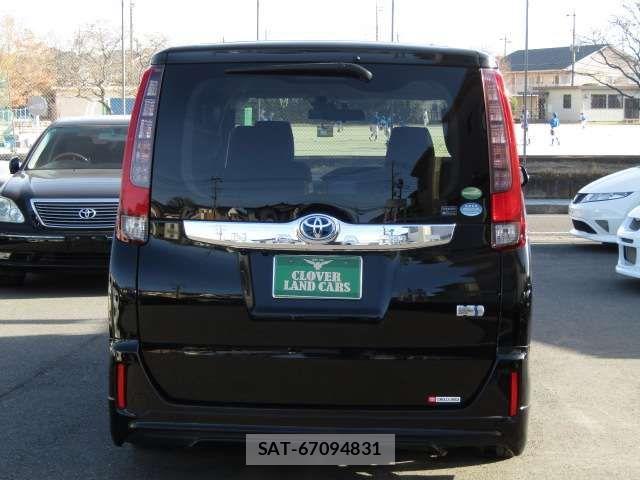 Toyota NOAH HYBRID 2015-06 2100328-7