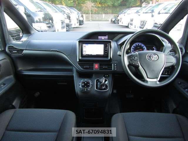 Toyota NOAH HYBRID 2015-06 2100328-8