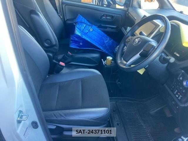 Toyota NOAH HYBRID 2021-06 2212833-11