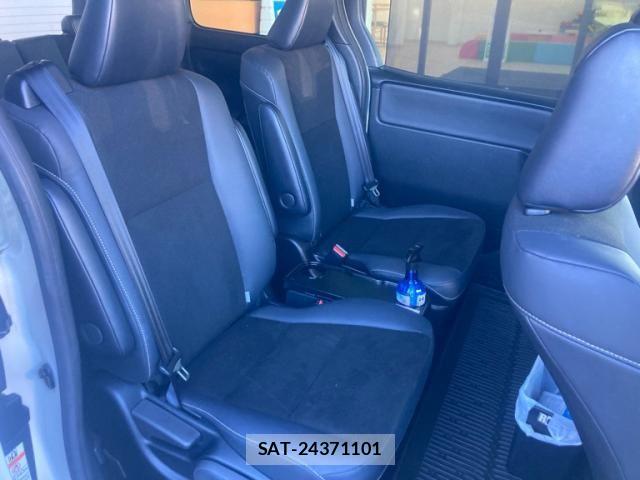 Toyota NOAH HYBRID 2021-06 2212833-12