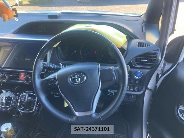 Toyota NOAH HYBRID 2021-06 2212833-15
