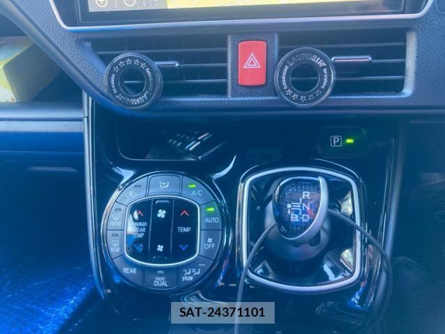 Toyota NOAH HYBRID 2021-06 2212833-22