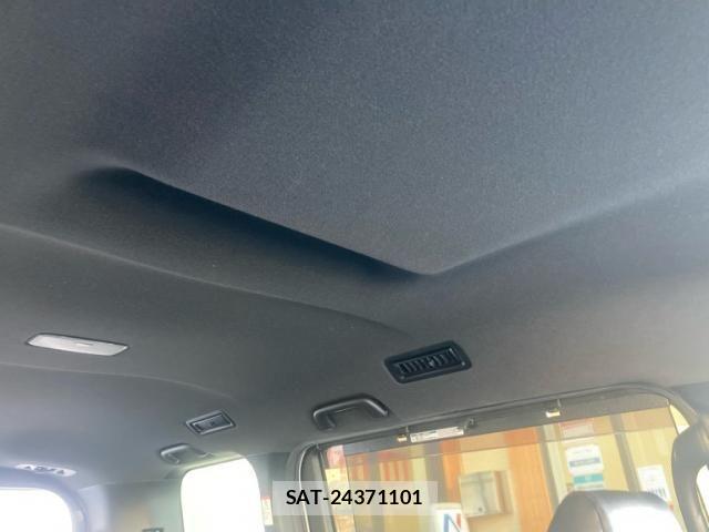 Toyota NOAH HYBRID 2021-06 2212833-26