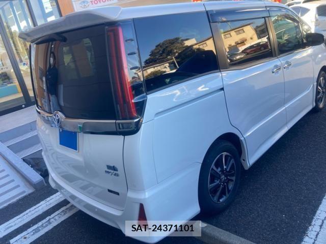Toyota NOAH HYBRID 2021-06 2212833-2