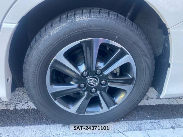Toyota NOAH HYBRID 2021-06 2212833-4