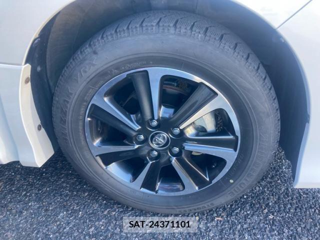 Toyota NOAH HYBRID 2021-06 2212833-6