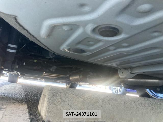 Toyota NOAH HYBRID 2021-06 2212833-8