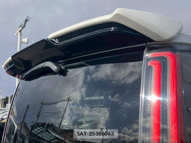 Toyota NOAH HYBRID 2018-02 2212842-3