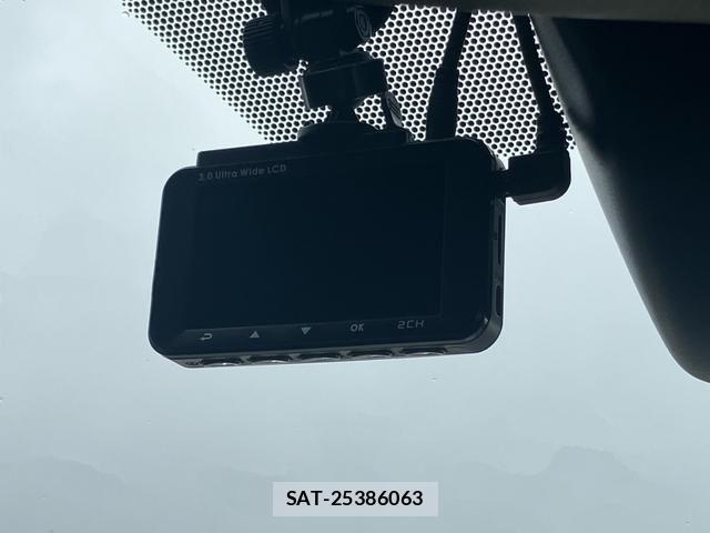 Toyota NOAH HYBRID 2018-02 2212842-4