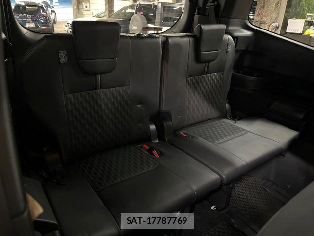 Toyota NOAH HYBRID 2023-04 2729533-9