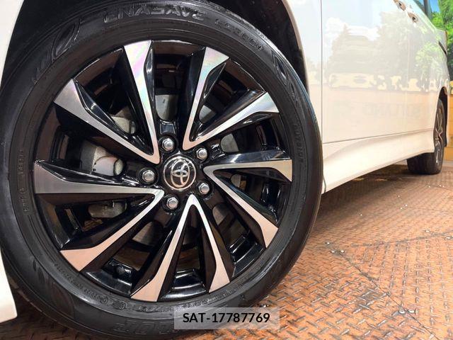 Toyota NOAH HYBRID 2023-04 2729533-12