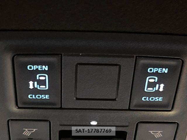 Toyota NOAH HYBRID 2023-04 2729533-4
