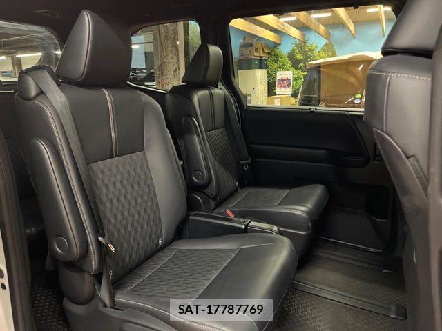 Toyota NOAH HYBRID 2023-04 2729533-8
