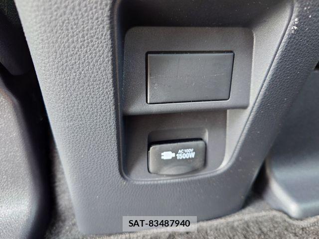 Toyota NOAH HYBRID 2024-05 3067101-25