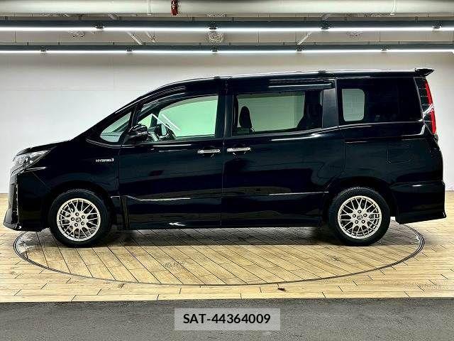 Toyota NOAH HYBRID 2020-02 3067118-17
