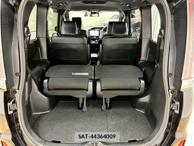 Toyota NOAH HYBRID 2020-02 3067118-19
