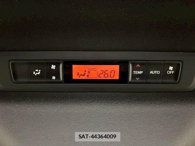 Toyota NOAH HYBRID 2020-02 3067118-6