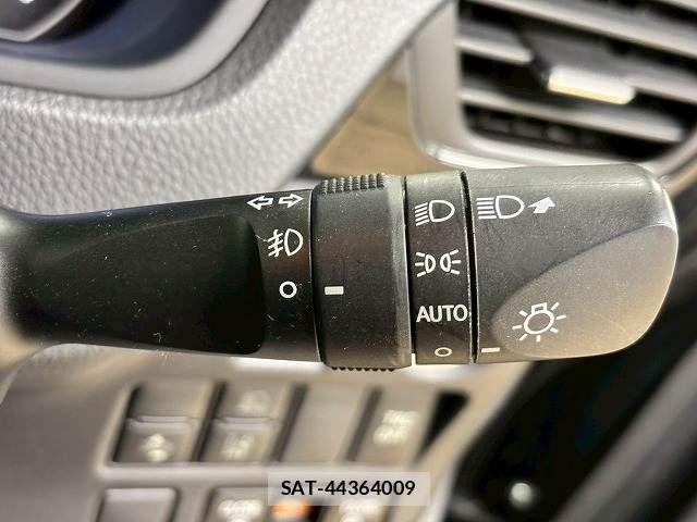 Toyota NOAH HYBRID 2020-02 3067118-7