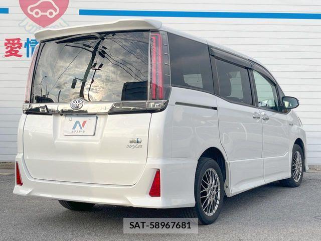 Toyota NOAH HYBRID 2018-06 3381735-17